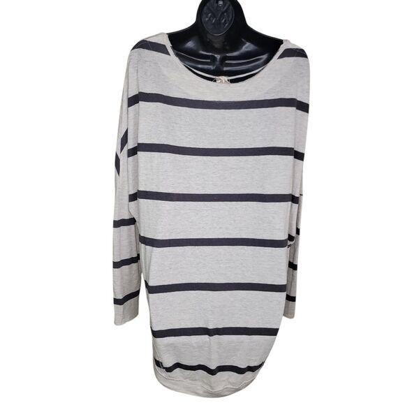 Free People Upstate Striped V-neck Tee Shirt Top Size Medium - Picture 3 of 6